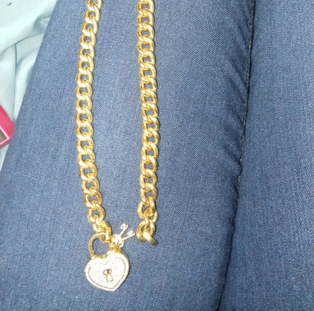 2 juicy couture lpclet necklaces
